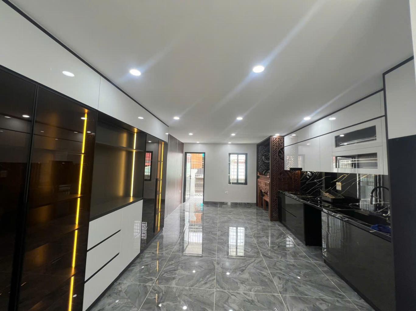 Phân lô Đền lừ Hoàng Mai ô tô chạy vòng quanh kinh doanh 6 tầng thang máy - Ảnh 1